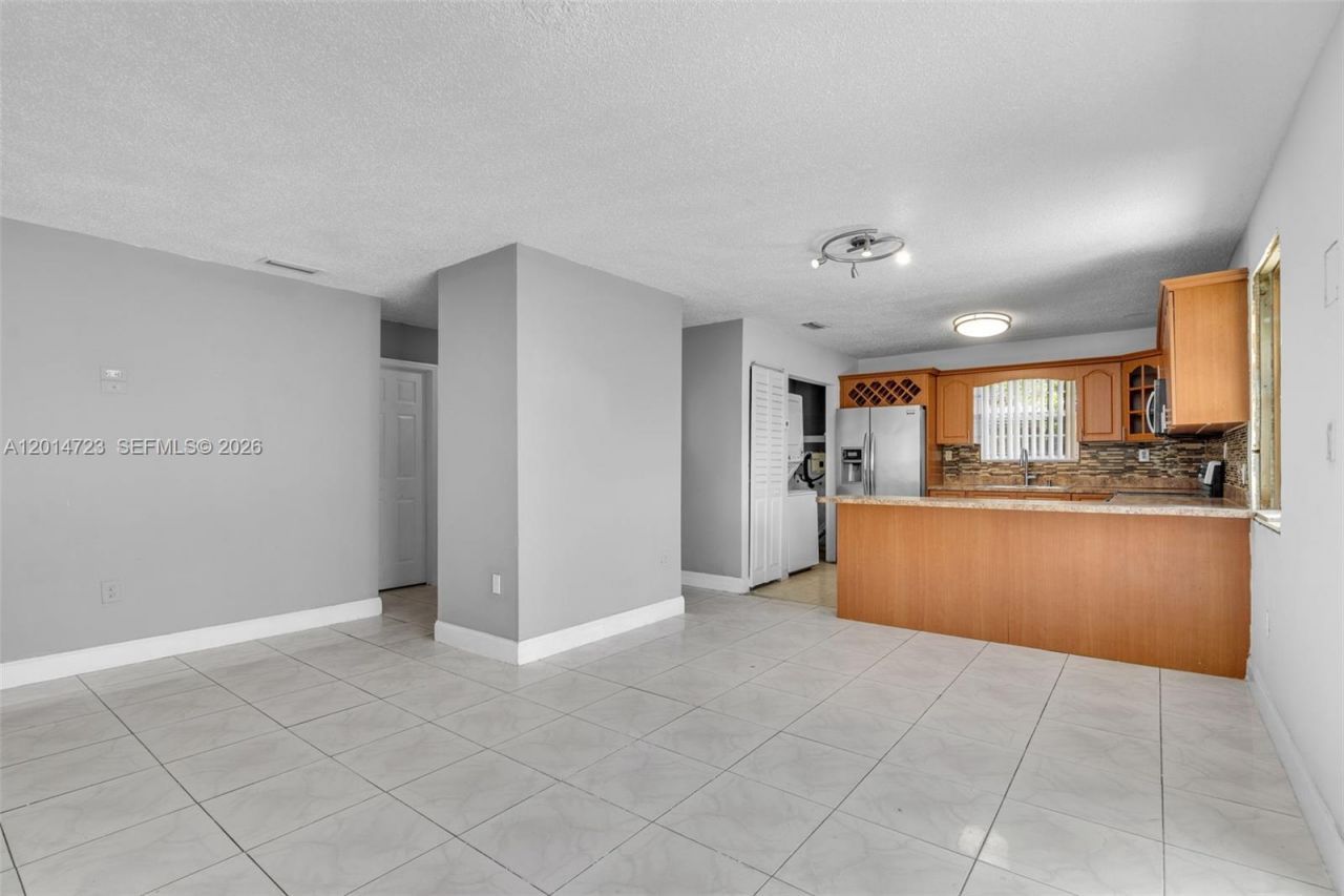 2385 NW 32nd St , Miami, FL 33142 Photo