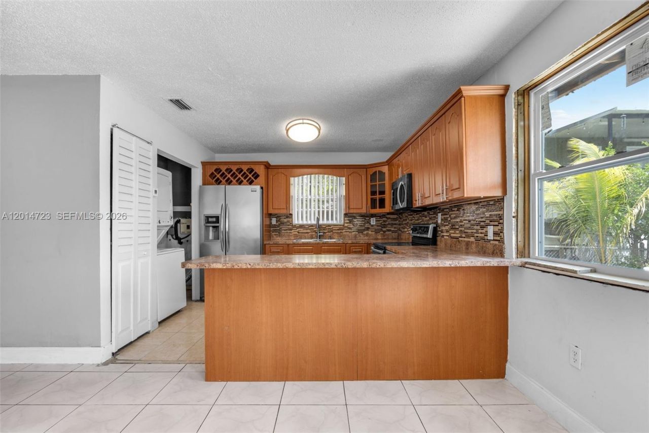 2385 NW 32nd St , Miami, FL 33142 Photo