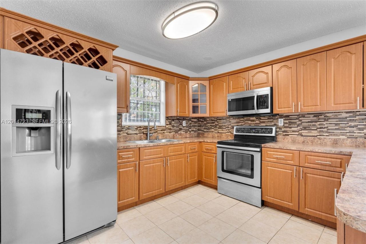 2385 NW 32nd St , Miami, FL 33142 Photo