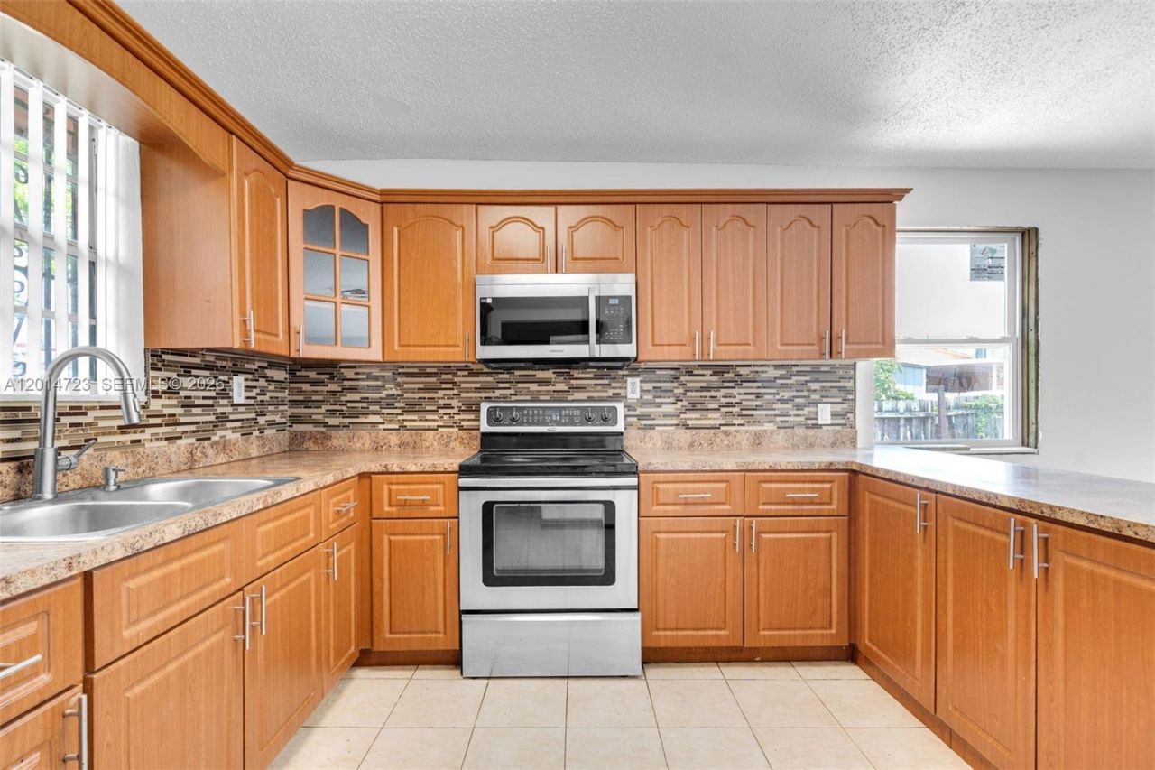 2385 NW 32nd St , Miami, FL 33142 Photo