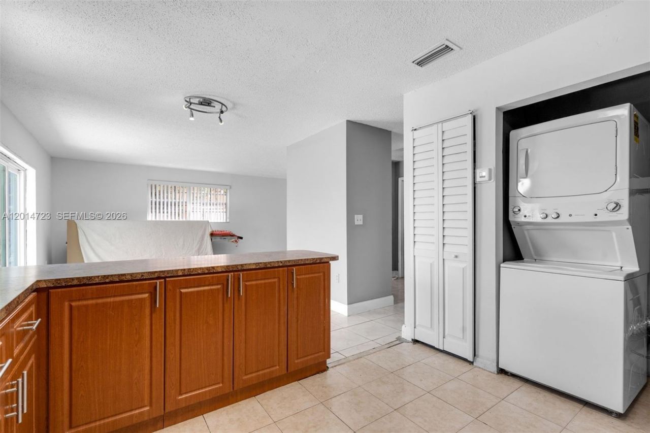 2385 NW 32nd St , Miami, FL 33142 Photo
