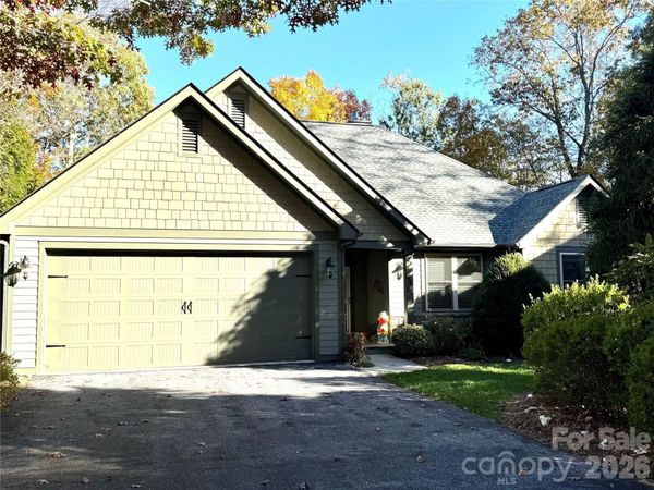 894 Dunroy Drive , Hendersonville, NC 28739
