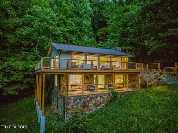 341 Lewis Clabo Rd, Gatlinburg, TN 37738