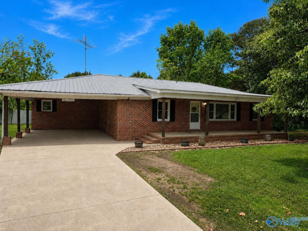 765 County Road 24, Crossville, AL 35962 Main Photo