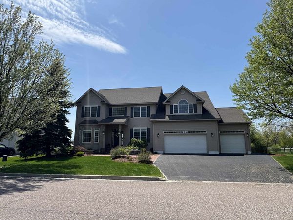 62 Crispin Drive, South Burlington, VT 05403