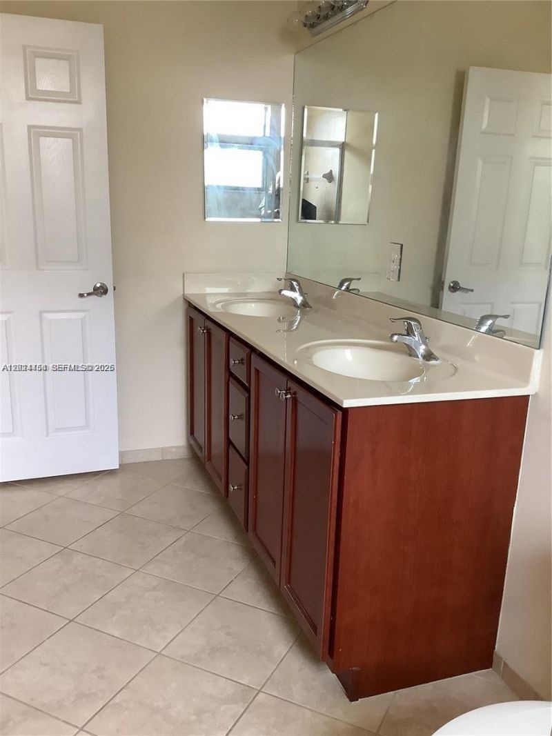 8879 SW 227th Ter, Cutler Bay, FL 33190 Photo