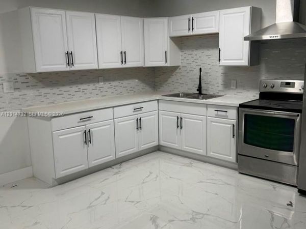 19360 NW 1st Ct , Miami Gardens, FL 33169