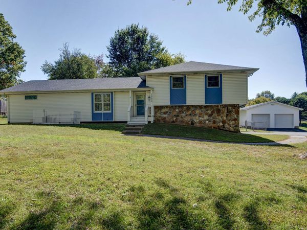1300 E Bain Street , Ozark, MO 65721