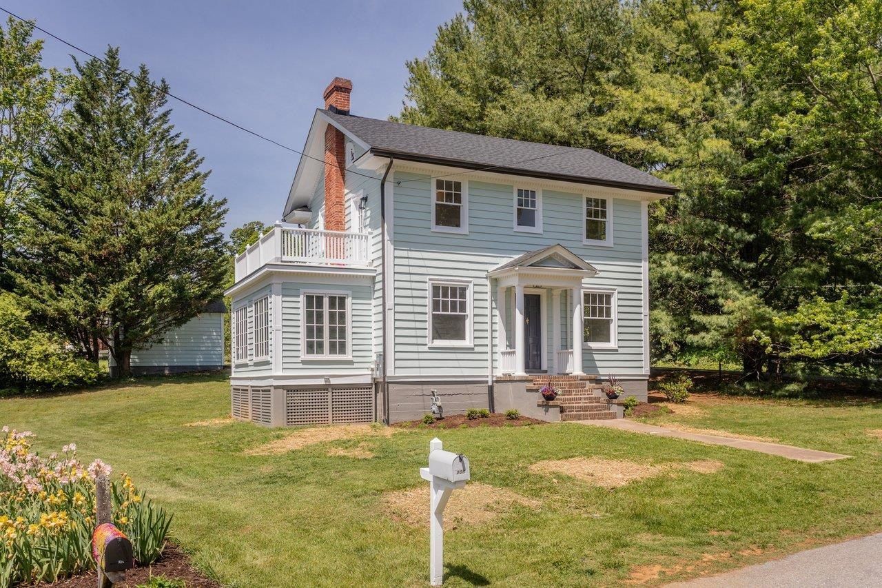 208 Lee St, Staunton, VA 24401 Main Photo