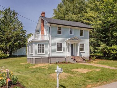 208 LEE ST, STAUNTON, VA 24401