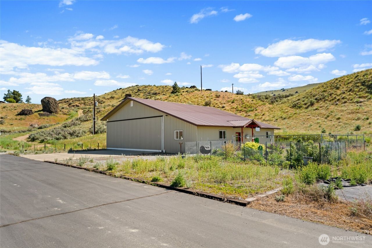 675 Peach Road, Waterville, WA 98858 Main Photo