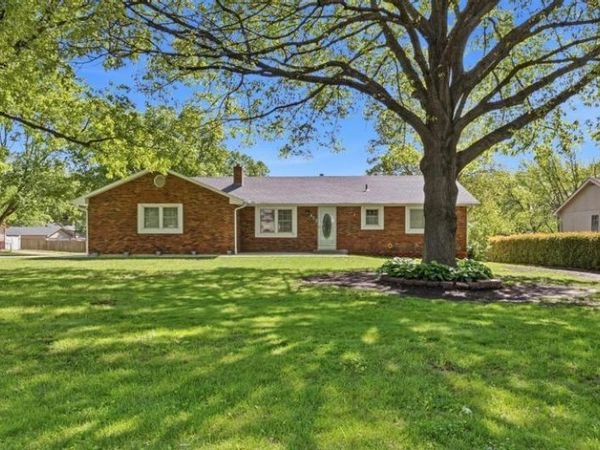 402 S Harrison Street, Spring Hill, KS 66083
