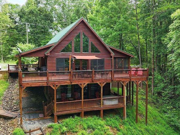 85 Hunter Drive, Talking Rock, GA 30175