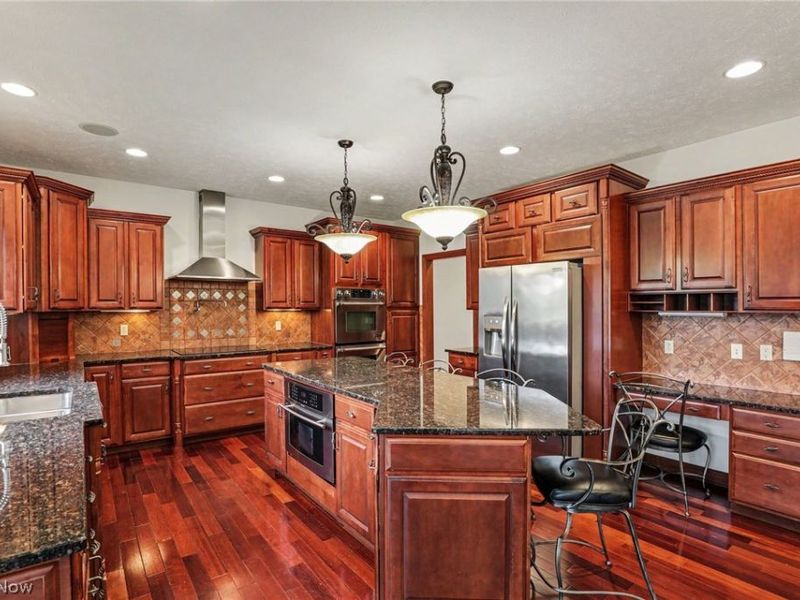 6291 Maypine Farm Boulevard, Highland Heights, OH 44143 Photo 11