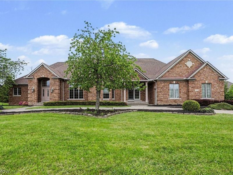 6291 Maypine Farm Boulevard, Highland Heights, OH 44143 Photo 2