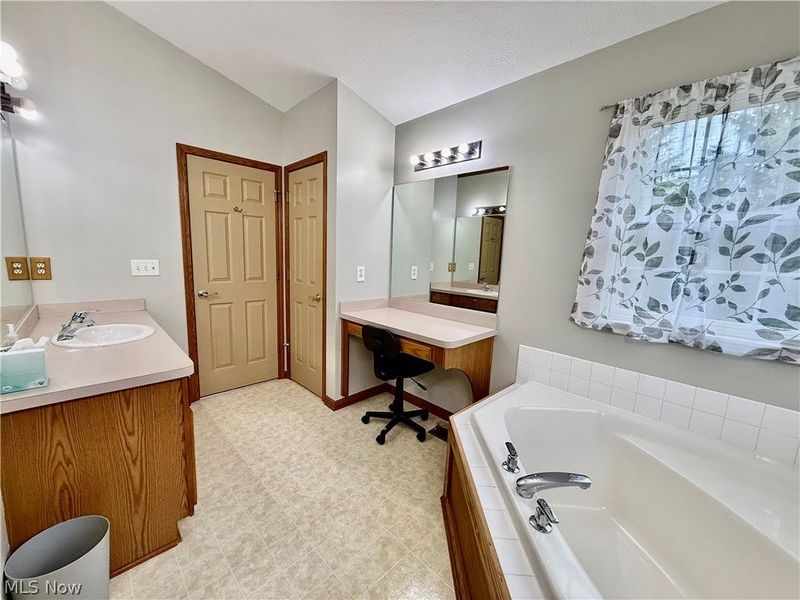 3076 Ravineview Circle , Stow, OH 44224 Photo 28