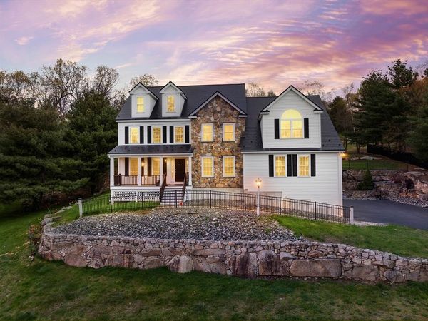 253 Shining Rock Dr, Northbridge, MA 01534