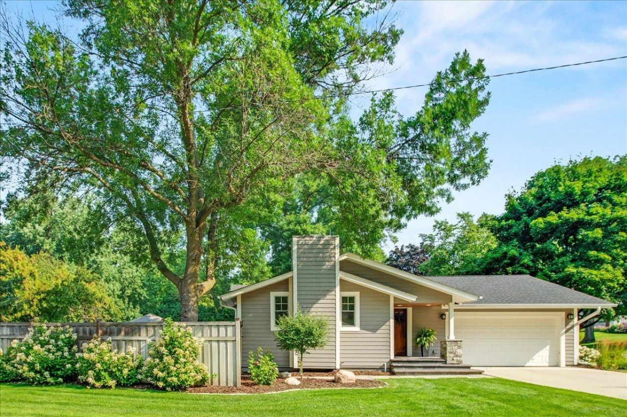 5536 Mirror Lakes Drive , Edina, MN 55436 Main Photo
