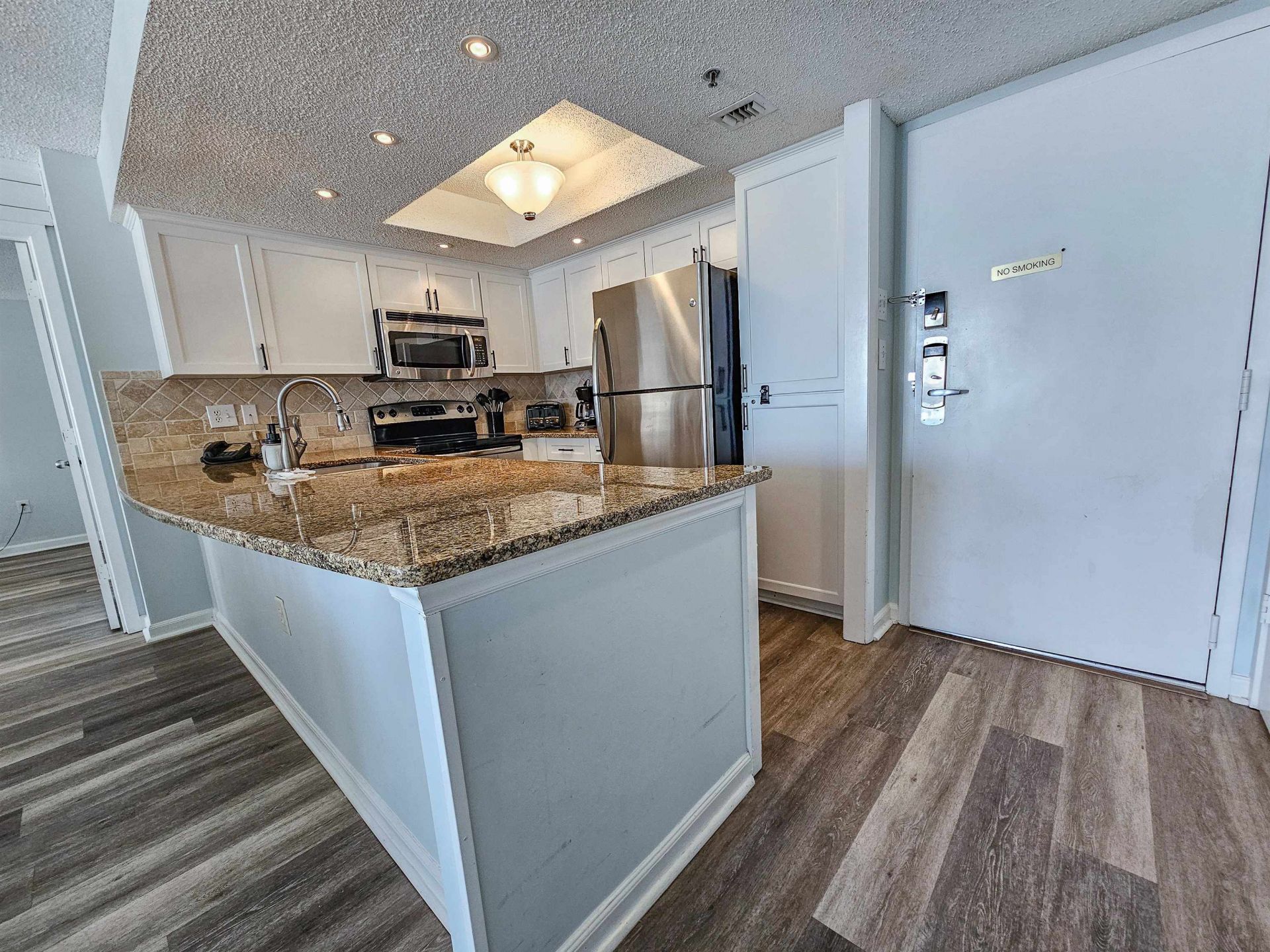 9820 Queensway Blvd. Photo 10