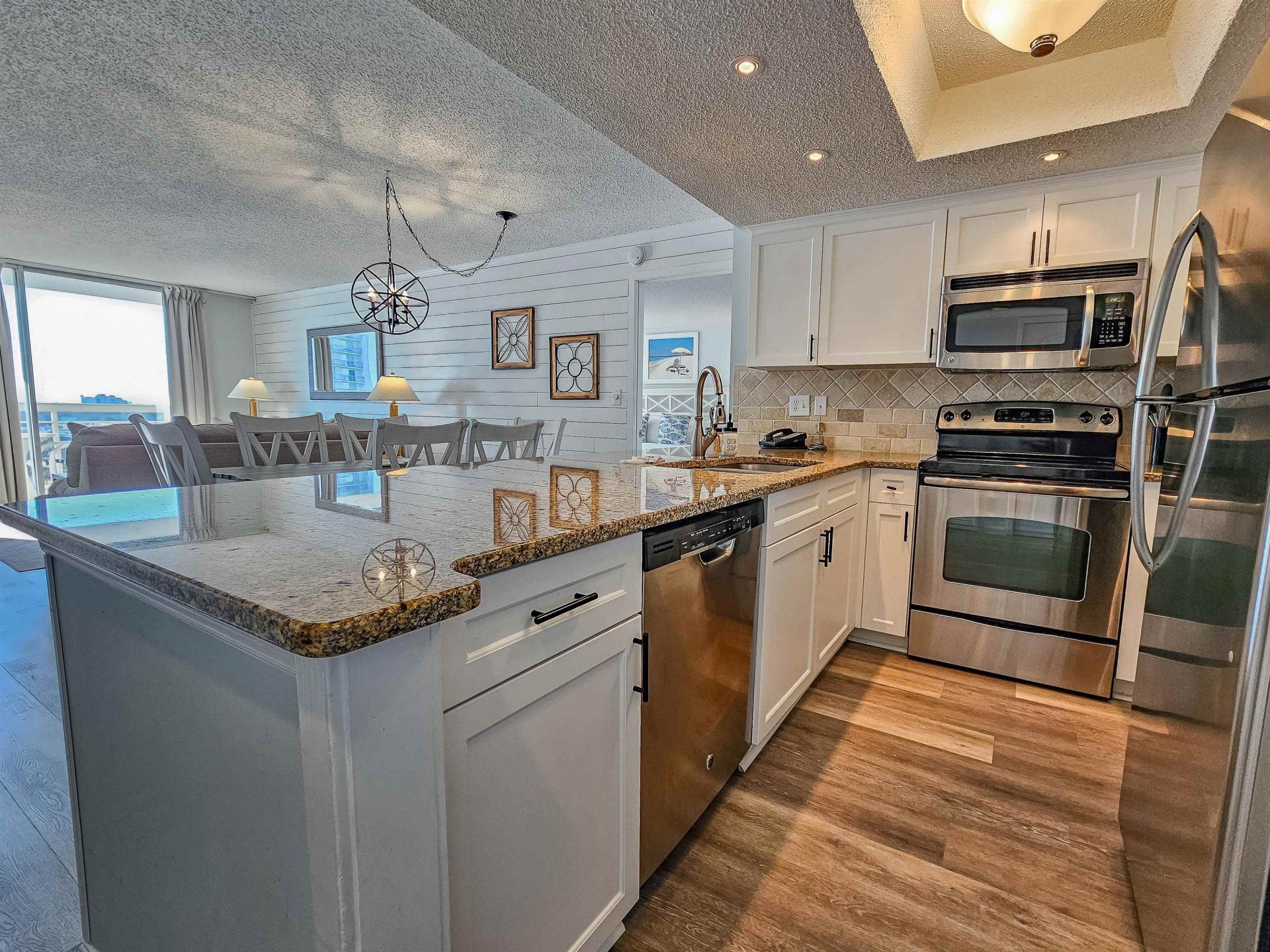 9820 Queensway Blvd. Photo 12