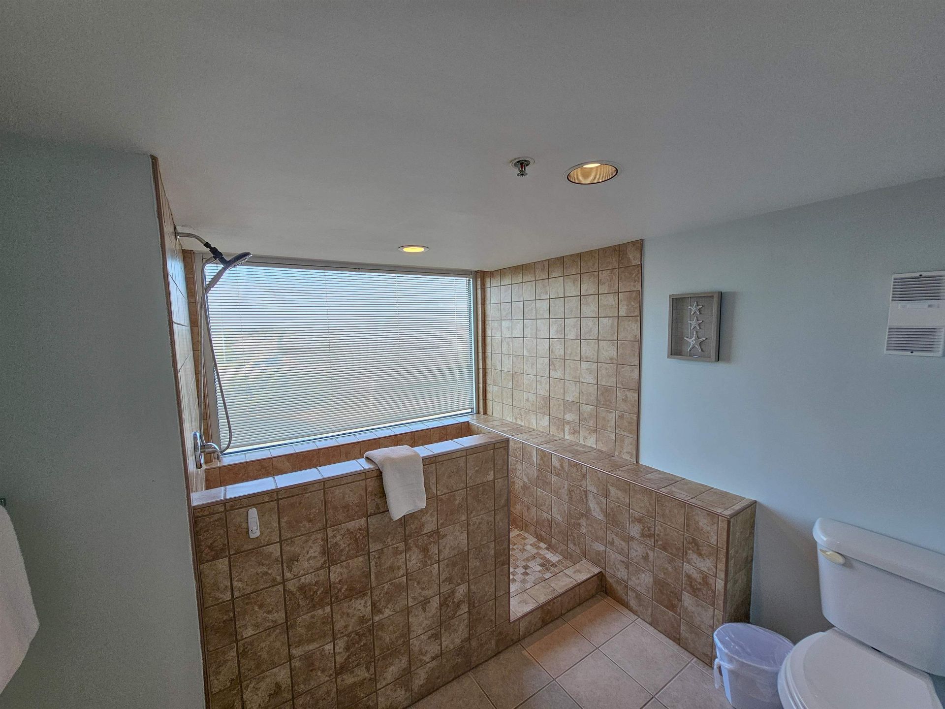 9820 Queensway Blvd. Photo 24