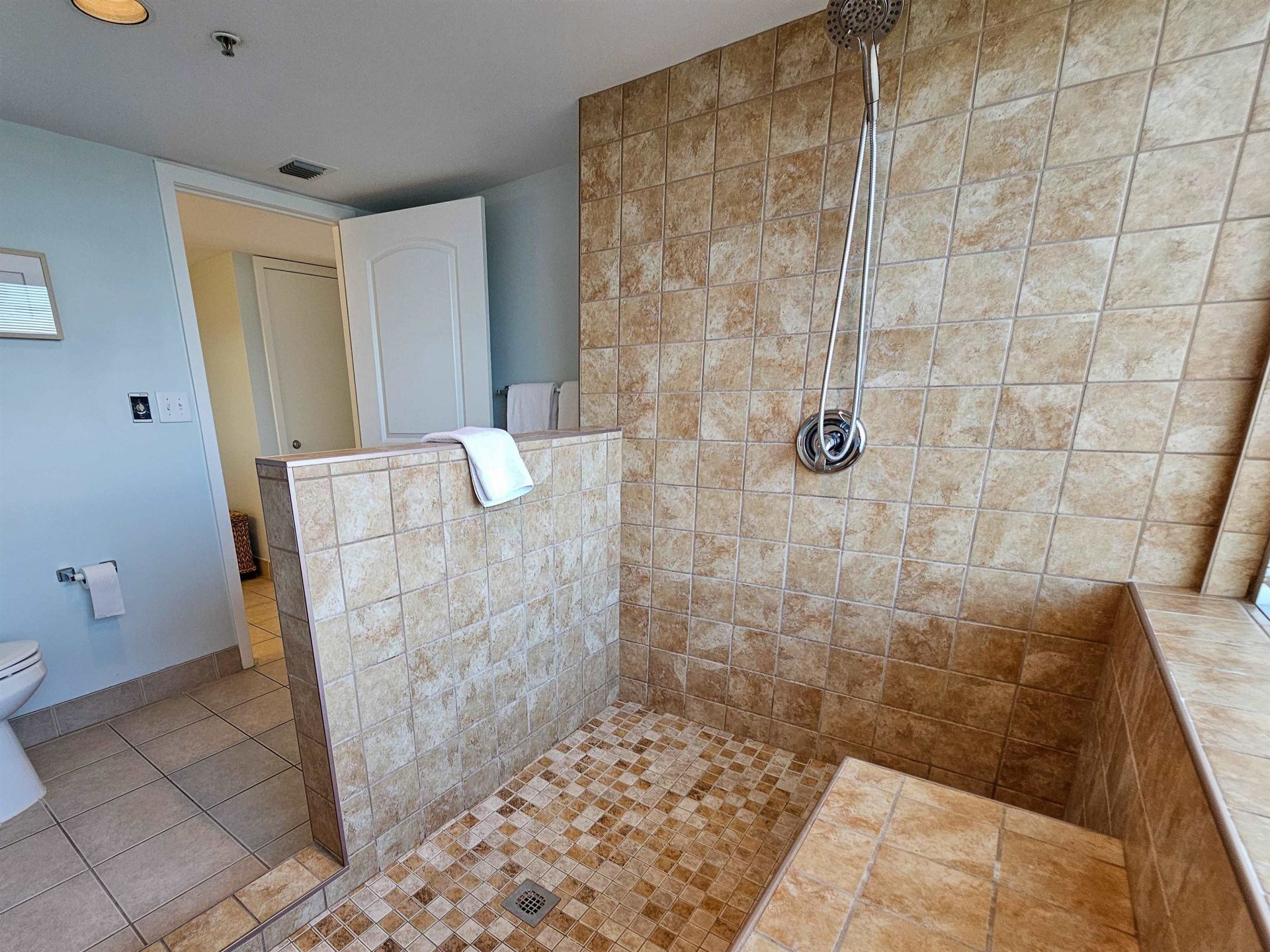 9820 Queensway Blvd. Photo 25