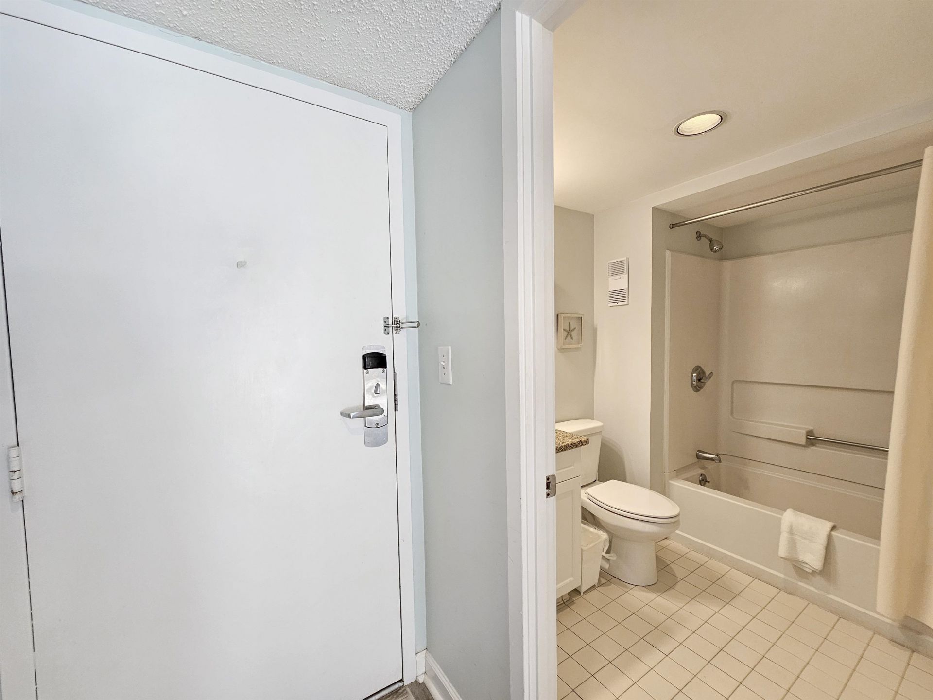 9820 Queensway Blvd. Photo 35