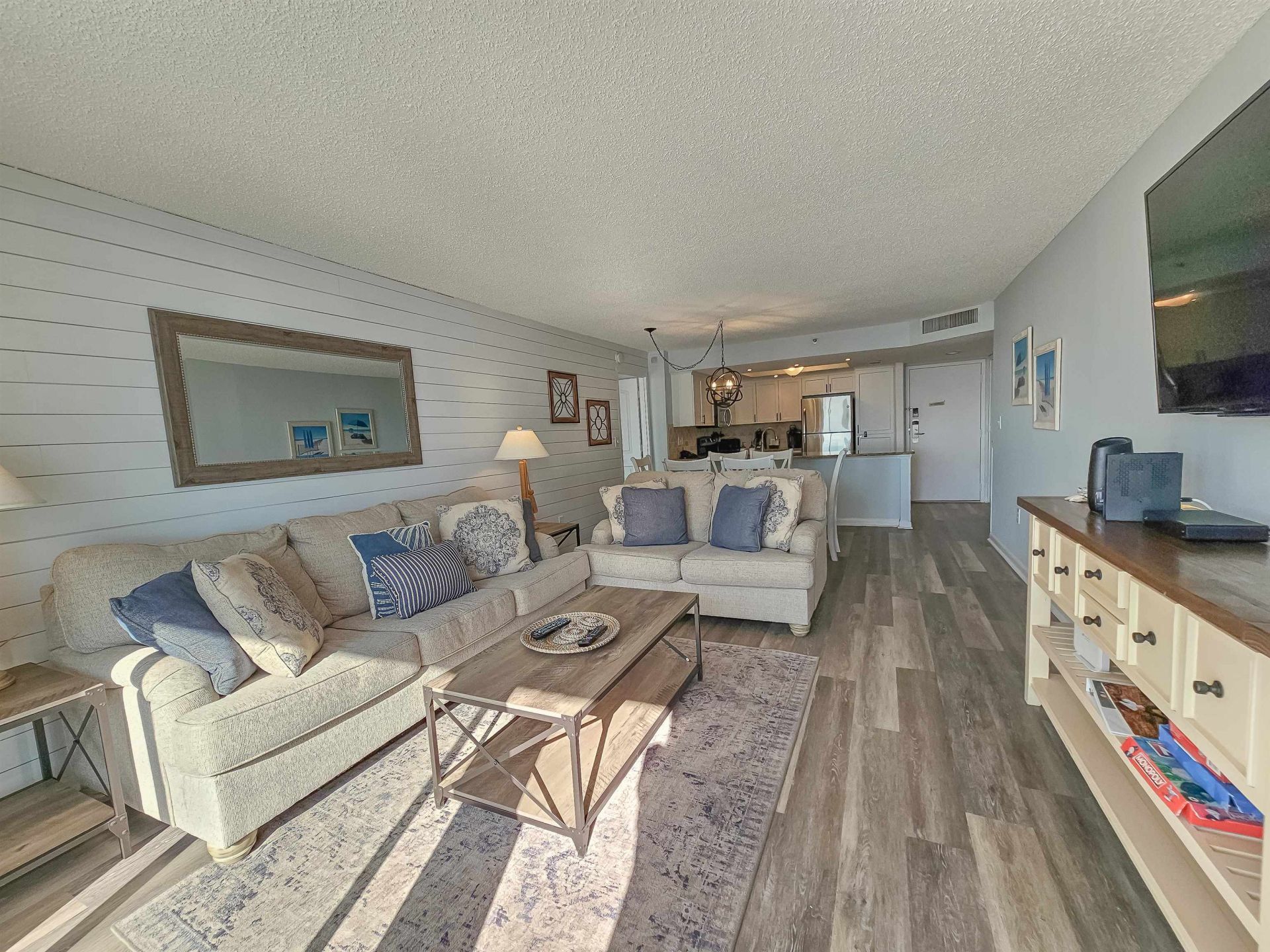 9820 Queensway Blvd. Photo 6