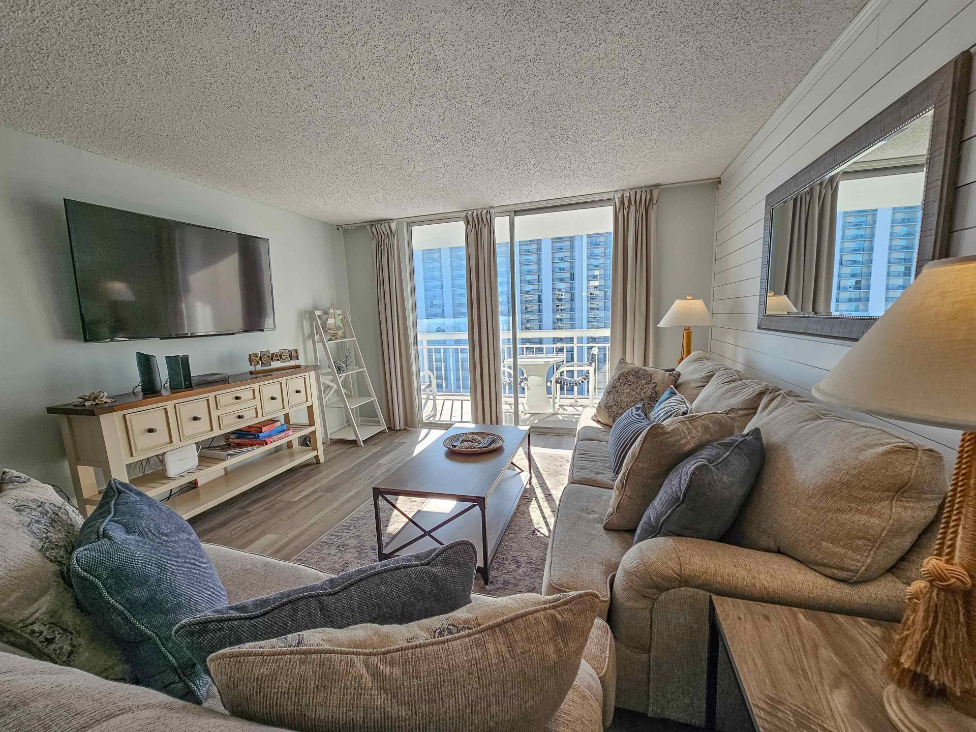9820 Queensway Blvd. Photo 9