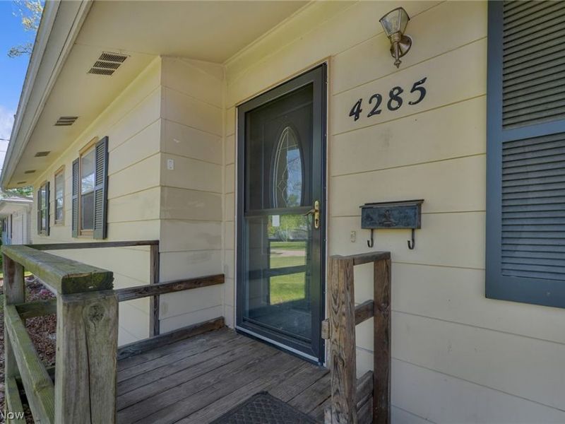 4285 Kerrybrook Drive , Youngstown, OH 44511 Photo 2