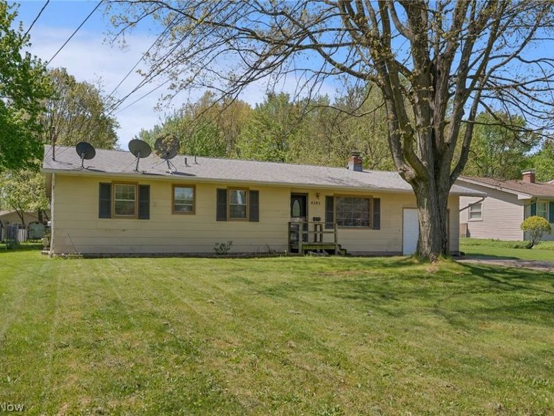 4285 Kerrybrook Drive , Youngstown, OH 44511 Photo 3