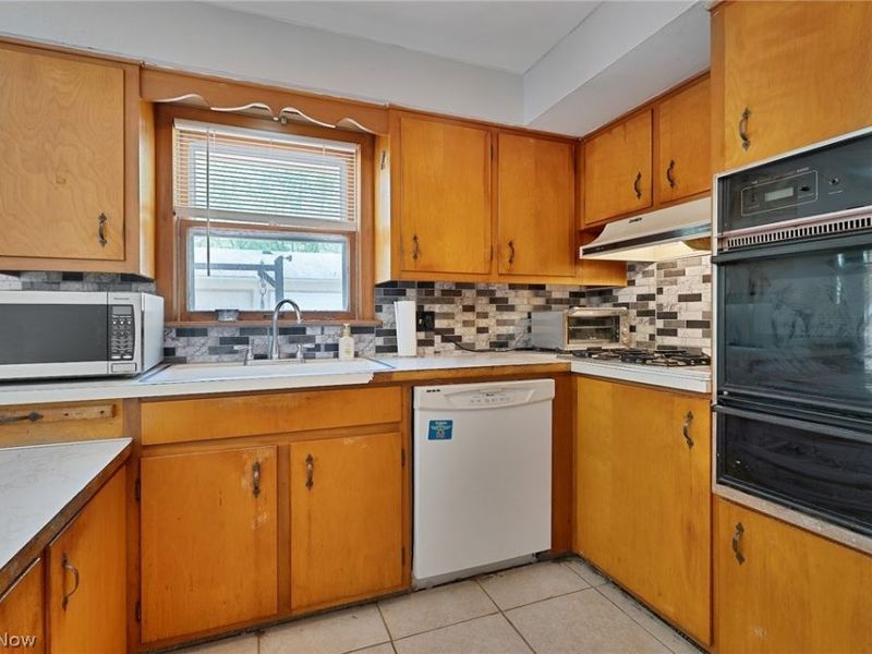 4285 Kerrybrook Drive , Youngstown, OH 44511 Photo 4