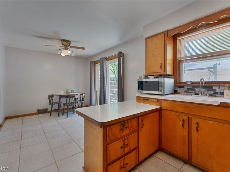 4285 Kerrybrook Drive , Youngstown, OH 44511 Photo 6