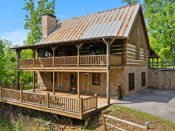 302 Beech Branch Road, Gatlinburg, TN 37738