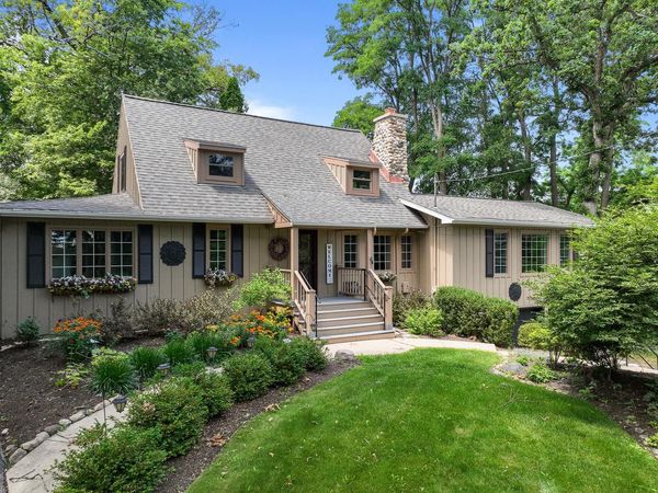 1010 Jenkins DRIVE, Fontana, WI 53125