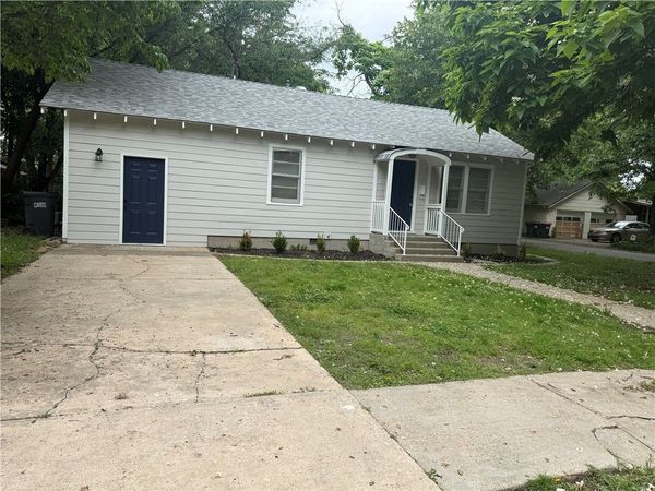 500 W Center Avenue , Springdale, AR 72764