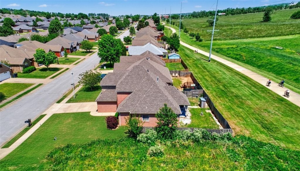 6305 S 36th Street, Rogers, AR 72758 Main Photo