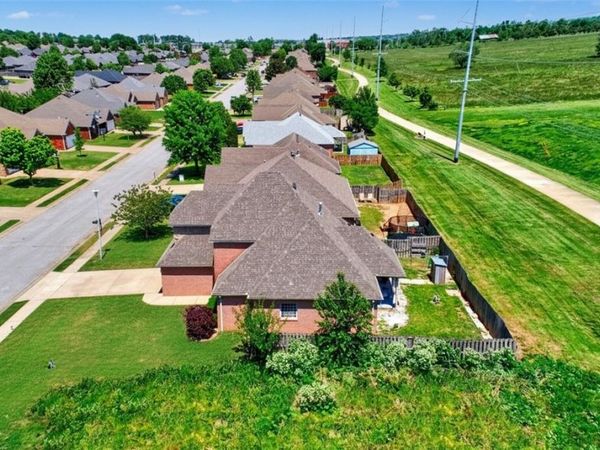 6305 S 36th Street , Rogers, AR 72758