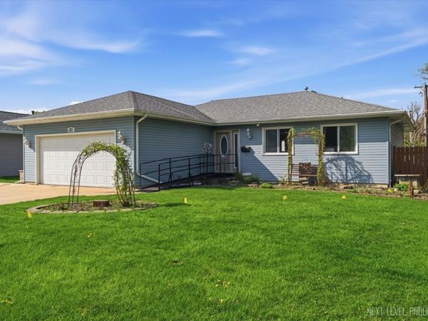 1721 W Galena Boulevard , Aurora, IL 60506