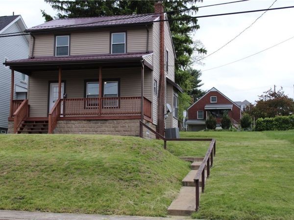 428 Pershing Dr, New Kensington, PA 15068