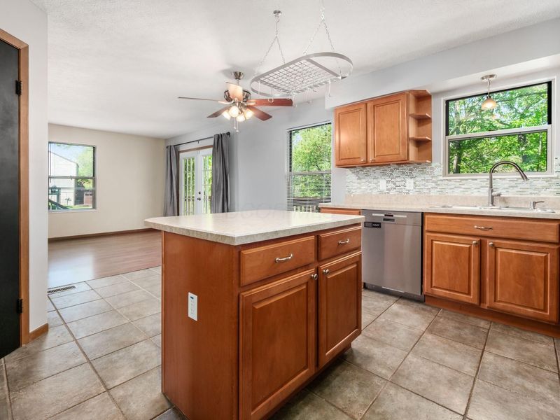 4432 Village Park Drive , Columbus, OH 43228 Photo 10