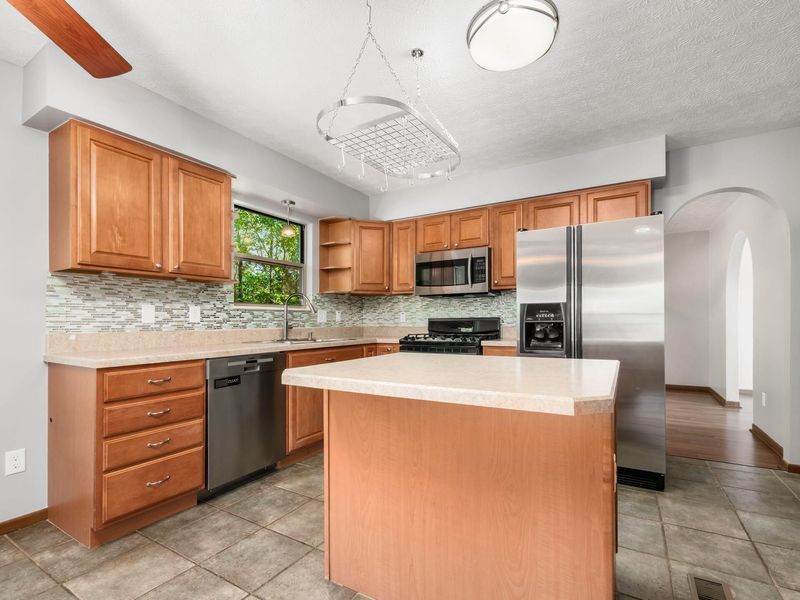4432 Village Park Drive , Columbus, OH 43228 Photo 12