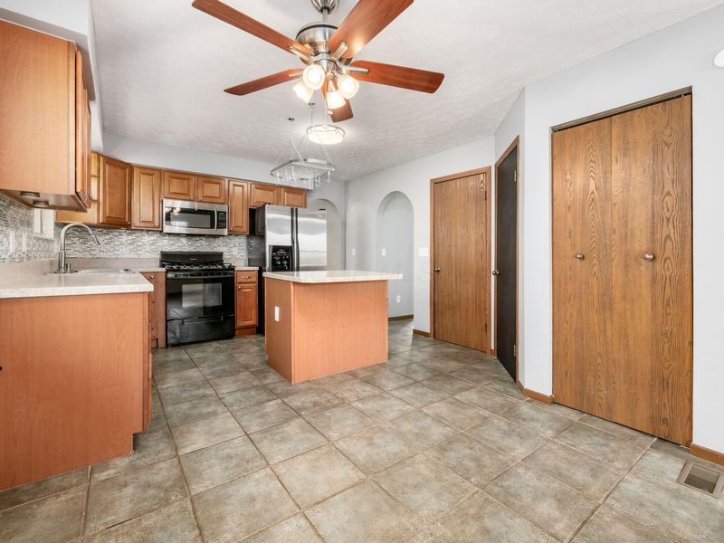 4432 Village Park Drive , Columbus, OH 43228 Photo 13