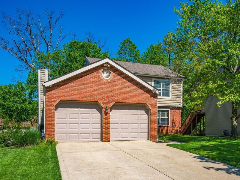 4432 Village Park Drive , Columbus, OH 43228 Photo 2