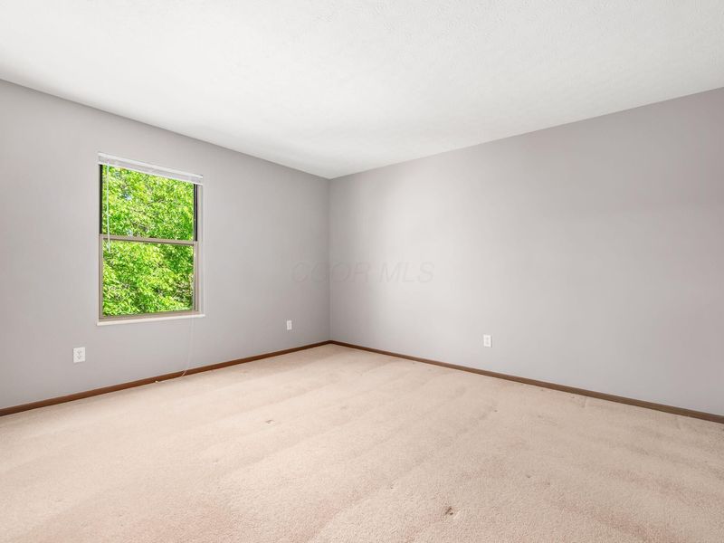 4432 Village Park Drive , Columbus, OH 43228 Photo 25