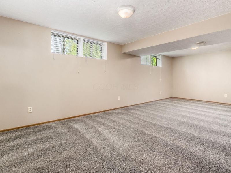 4432 Village Park Drive , Columbus, OH 43228 Photo 28