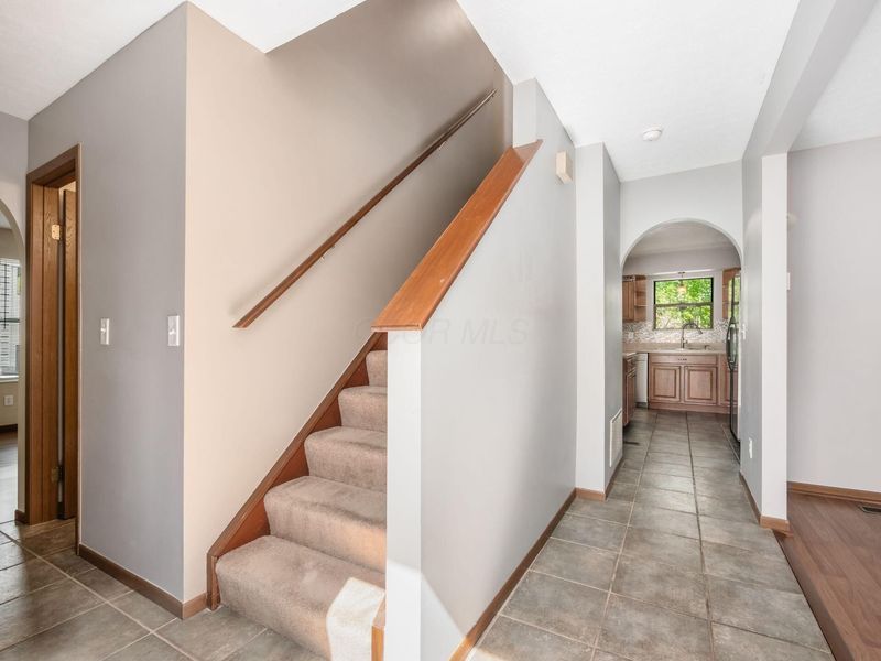4432 Village Park Drive , Columbus, OH 43228 Photo 3