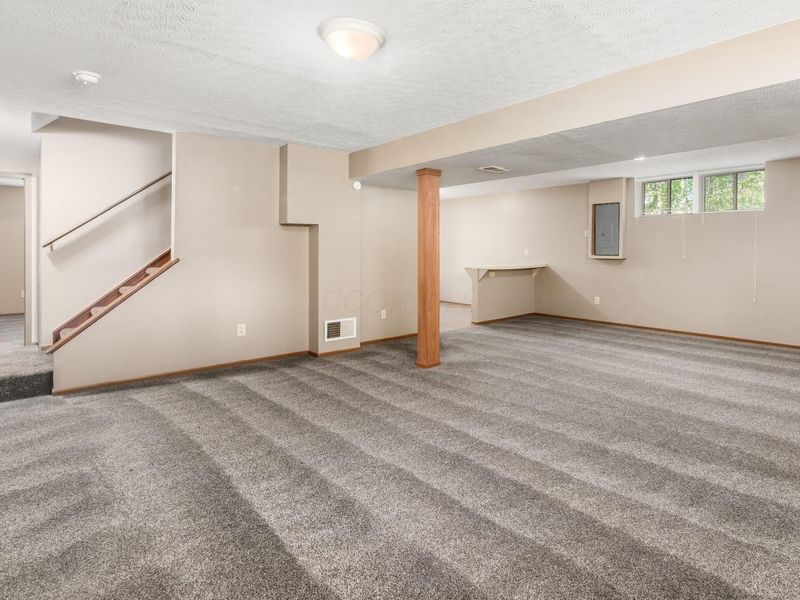4432 Village Park Drive , Columbus, OH 43228 Photo 30