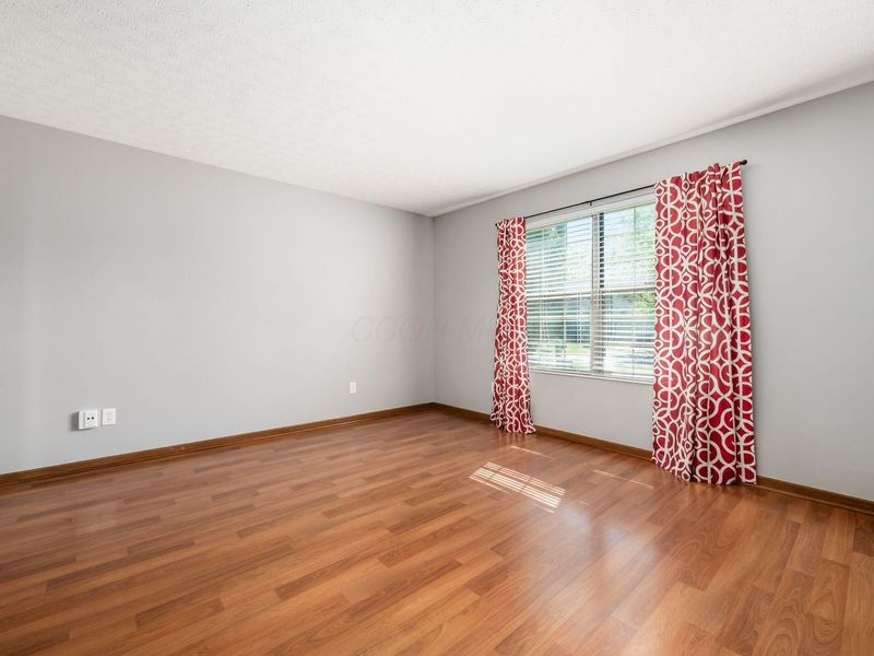 4432 Village Park Drive , Columbus, OH 43228 Photo 5