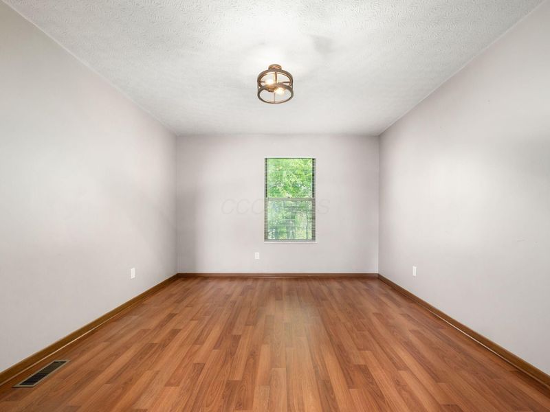 4432 Village Park Drive , Columbus, OH 43228 Photo 7